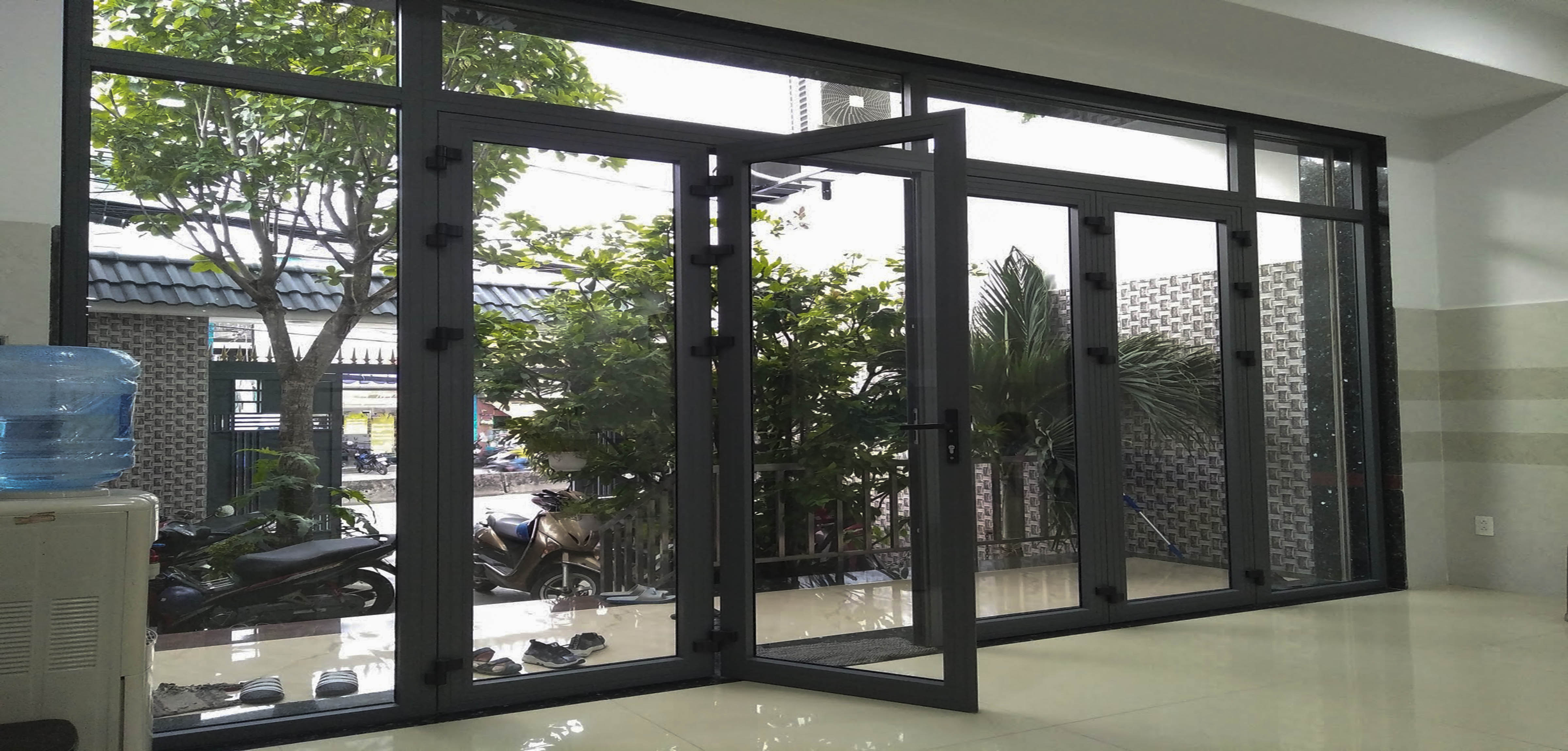 Cửa đi mở quay nhôm Xingfa hệ 55